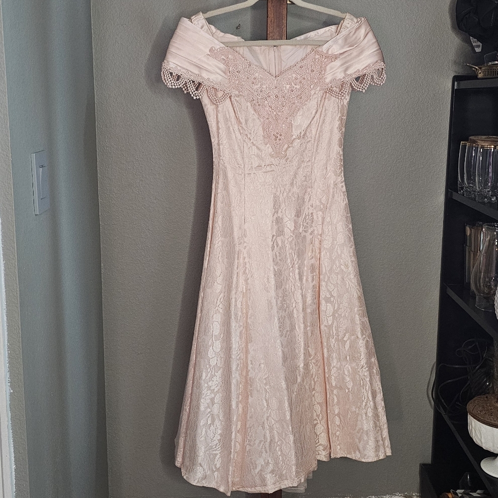 Michaelangelo Vintage Pink Lace Off-Shoulder Midi Dress Small